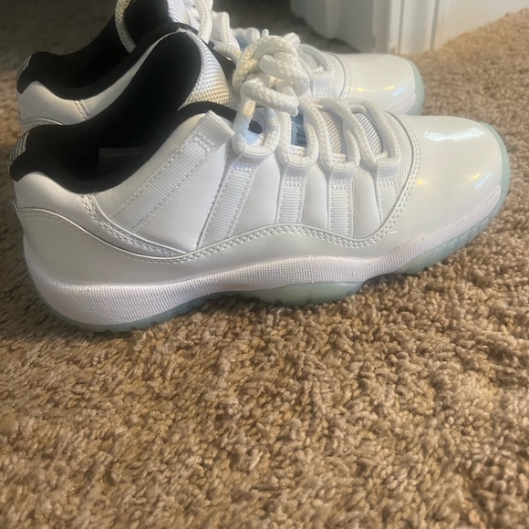 jordan 11 retro low legend blue size 3.5 youth - Picture 3 of 15